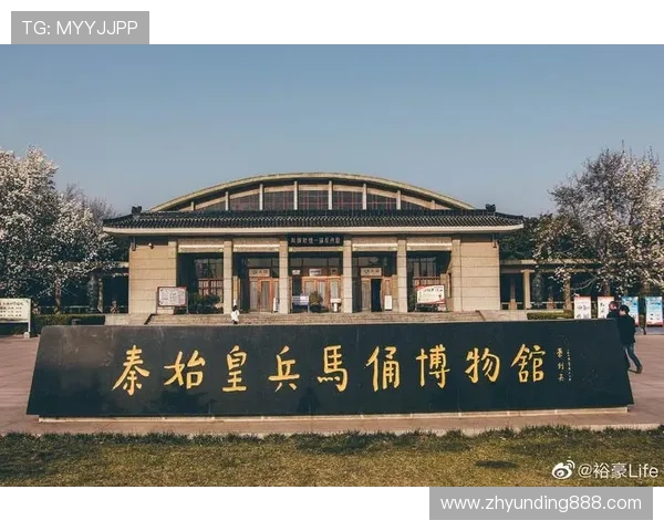 云顶赌场门口的夜晚灯火辉煌吸引众多游客前来体验